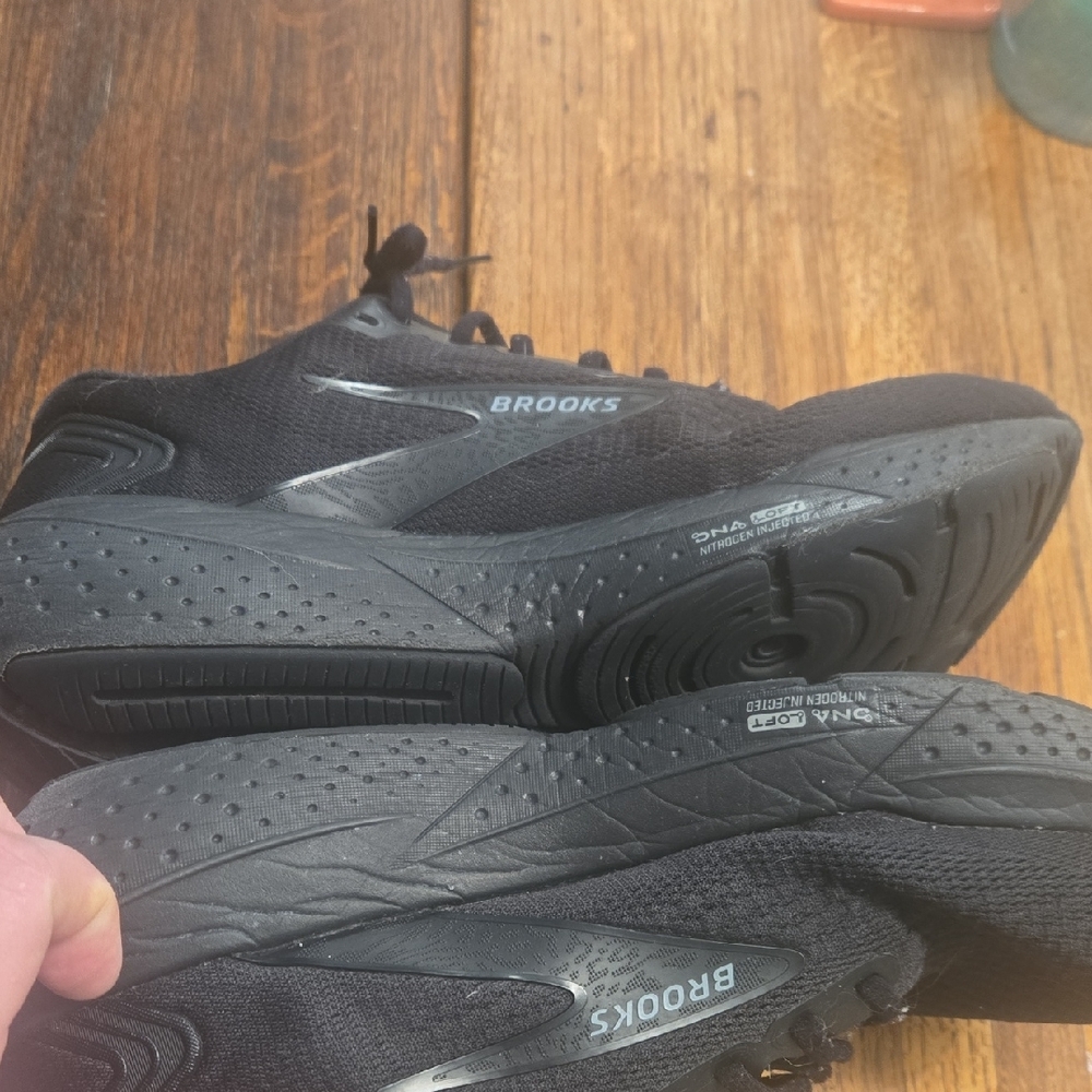 Brooks Men's Black Athletic Running Shoes - Glycerin Style - Picture 3 of 6